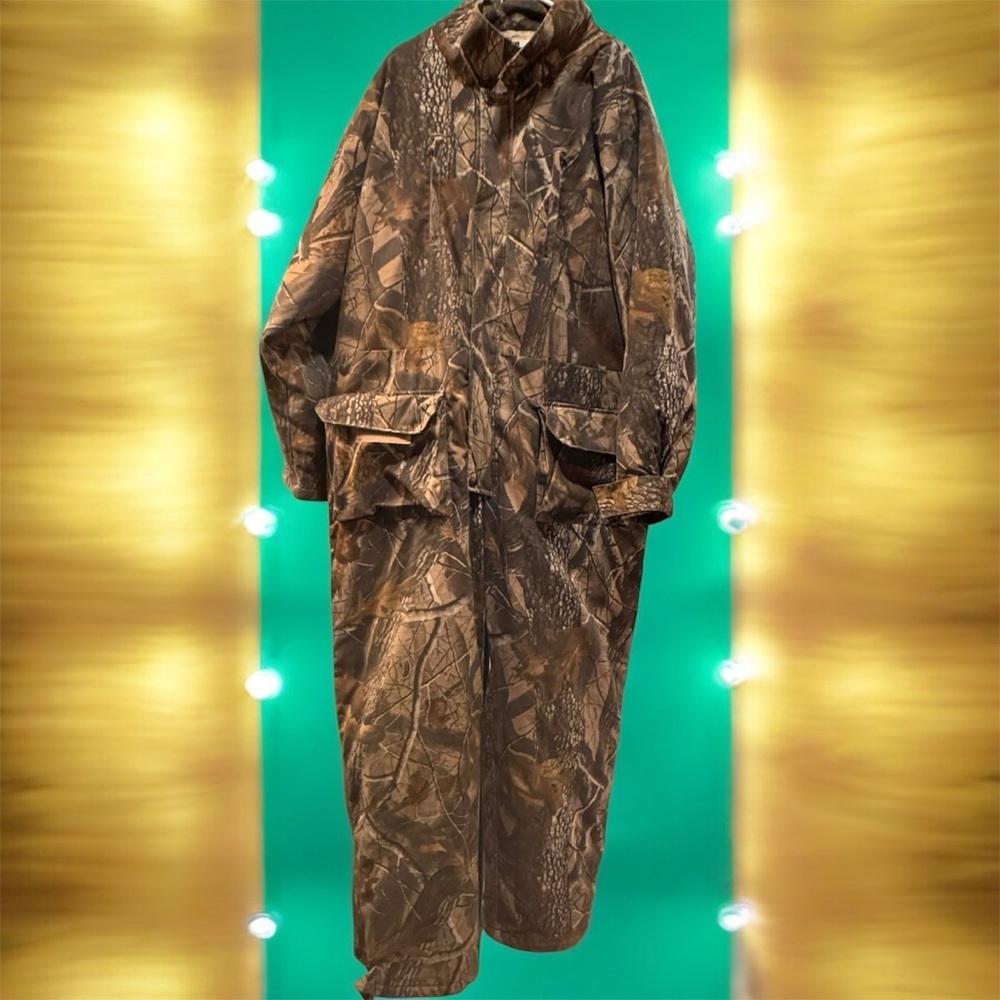 Game winner Camouflage Hunting suit tiny unthreading in back not noticeable 2XL